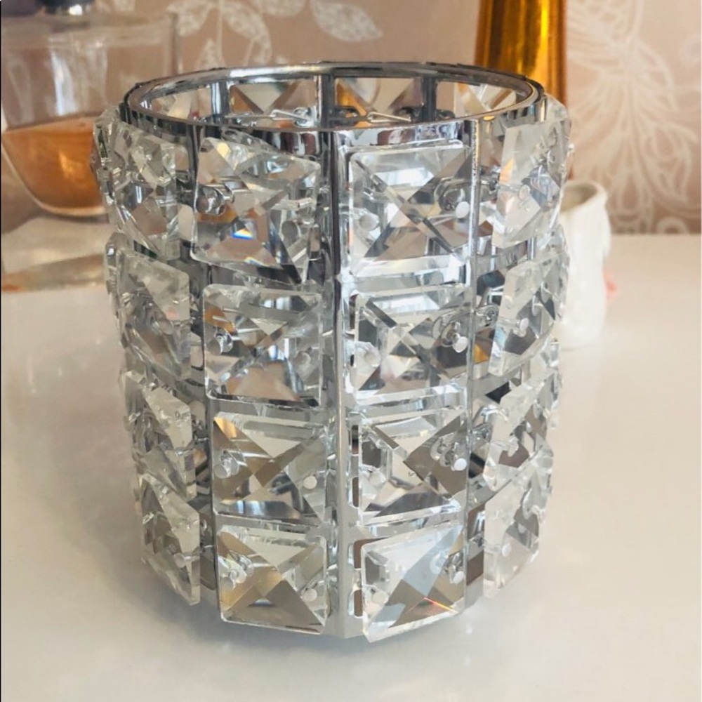 Makeup brush storage